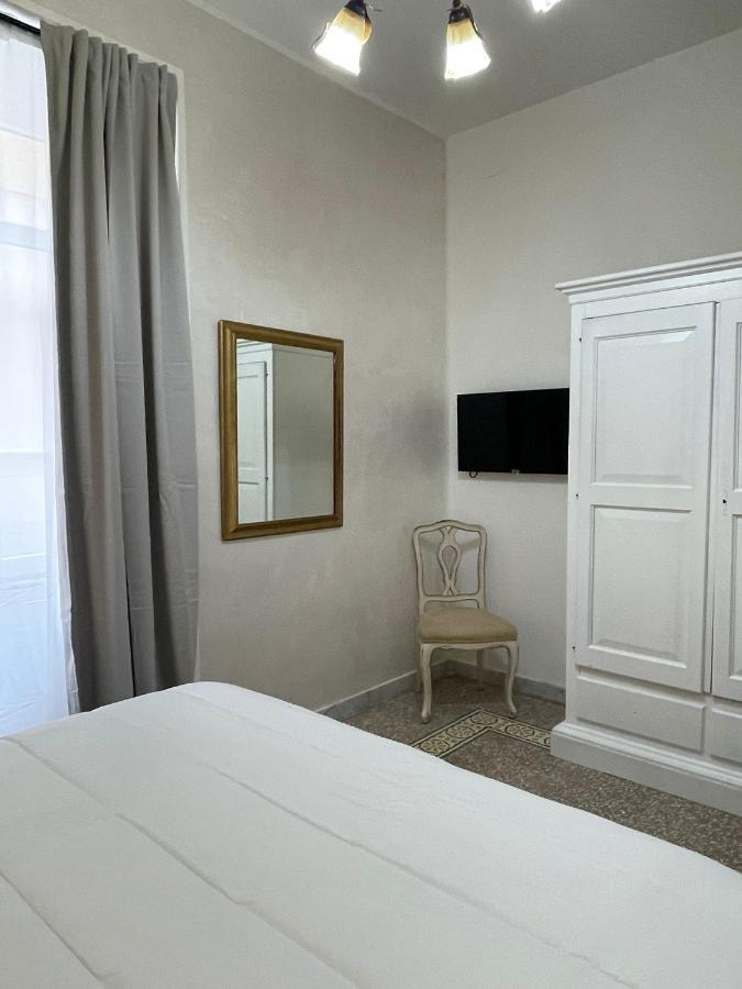 La Casa In Centro Otel Salerno Dış mekan fotoğraf